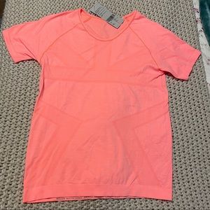 NWT Sweaty Beatty Seamless Orange Athletic T-Shirt-L